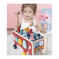 17186-kruzzel-20349-dreveny-slon-s-kladivom